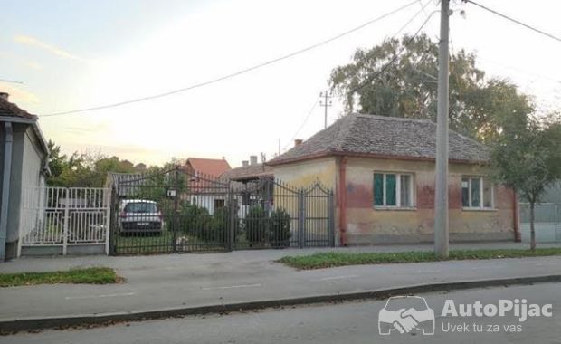  Kuća i gradjevinsko zemljište u centru Požarevca